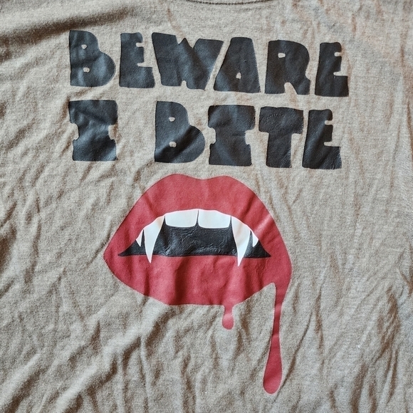 Next Level "Beware I Bite" Long Sleeve Graphic Tee 2XL Plus Size Grey Soft EUC - Picture 3 of 6